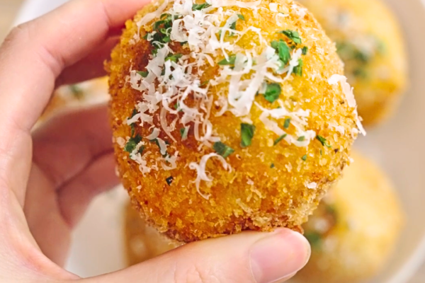 Fried Mac and Cheese Balls